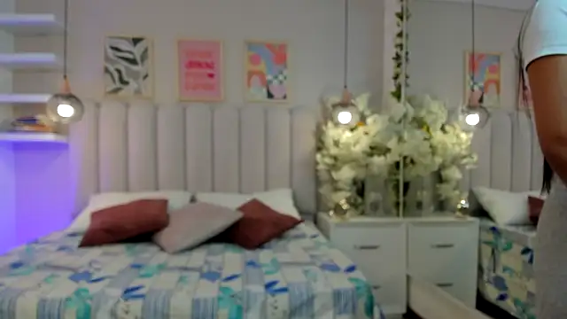 Mia Bailey  online show from 03/25/26, 03:01