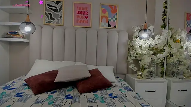 Mia Bailey  online show from 03/27/26, 03:01