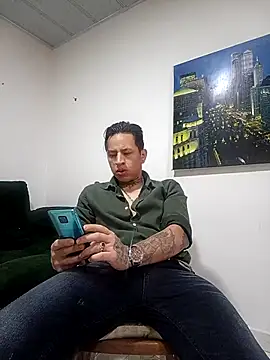 Snapshot of Valentino_dominusSex chatting on 02/26/26, 09:58 Valentino dominusSex online show from 02/26/26, 09:58