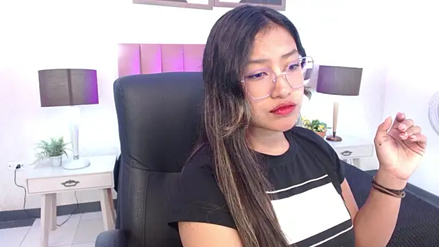 Snapshot of SweetMilie_gh chatting on 02/19/26, 04:08 SweetMilie gh online show from 02/19/26, 04:08