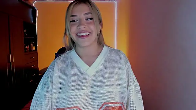 saradiazxxx online show from 04/16/26, 08:15