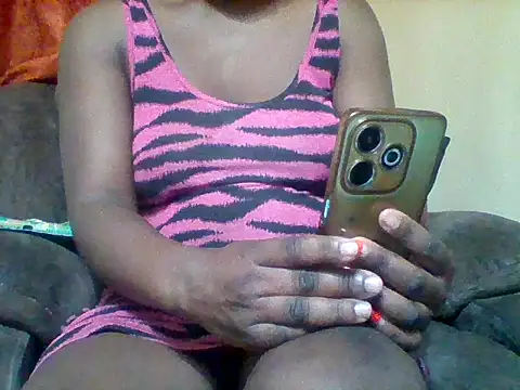 Snapshot of zee66658 chatting on 06/05/26, 01:12 zee66658 online show from 06/05/26, 01:12
