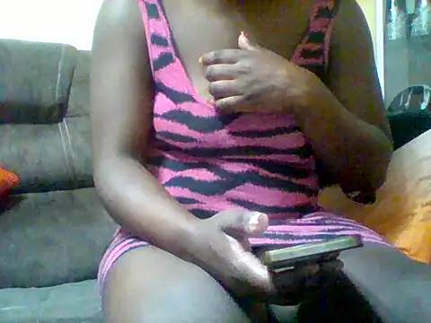 Snapshot of zee66658 chatting on 06/10/26, 03:39 zee66658 online show from 06/10/26, 03:39