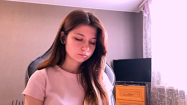 LunnaBliss online show from 04/17/26, 12:30