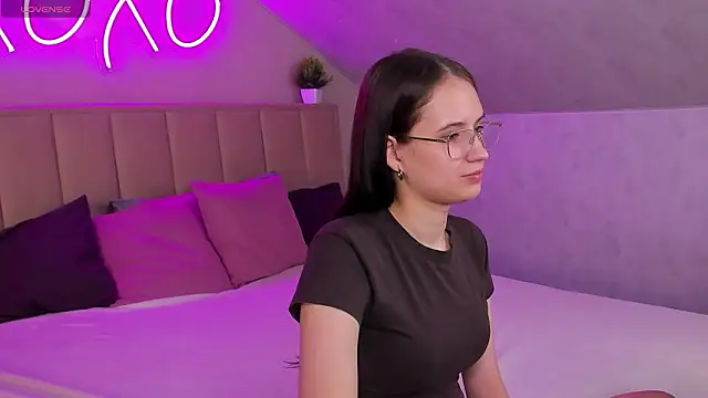 Miaa Hill online show from 03/09/26, 09:24