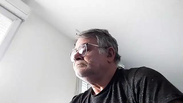 Snapshot of Vieux_pervert chatting on 03/03/26, 08:20 Vieux pervert online show from 03/03/26, 08:20