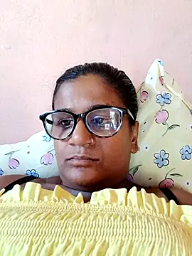 Snapshot of indianstrawberrylips4u chatting on 02/21/26, 09:32 indianstrawberrylips4u online show from 02/21/26, 09:32