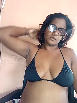 indianstrawberrylips4u online show from 04/01/26, 12:39