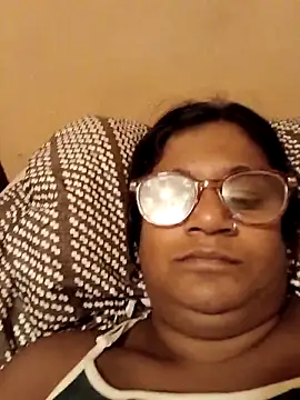 indianstrawberrylips4u online show from 05/05/26, 04:42