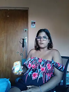 indianstrawberrylips4u online show from 05/15/26, 08:32