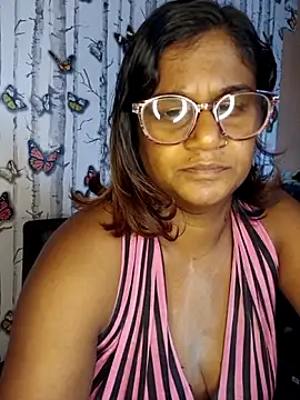 Snapshot of indianstrawberrylips4u chatting on 06/21/26, 06:16 indianstrawberrylips4u online show from 06/21/26, 06:16