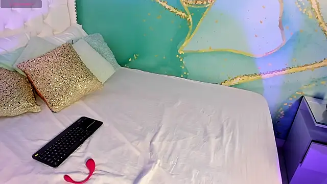 milkavelvett online show from 04/20/26, 02:31