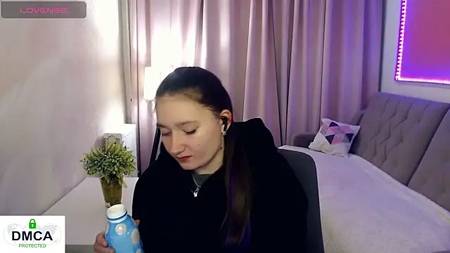 Snapshot of Sparkling_Starlet67 chatting on 03/03/26, 02:12 Sparkling Starlet67 online show from 03/03/26, 02:12