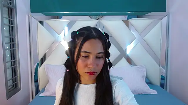 Snapshot of Kate_Hewson chatting on 02/25/26, 12:37 Kate Hewson online show from 02/25/26, 12:37