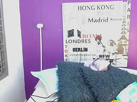 Snapshot of Kate_Hewson chatting on 03/04/26, 12:00 Kate Hewson online show from 03/04/26, 12:00