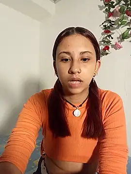 Snapshot of MiaBloom19 chatting on 02/20/26, 04:31 MiaBloom19 online show from 02/20/26, 04:31