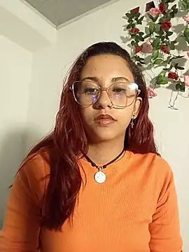 Snapshot of MiaBloom19 chatting on 02/20/26, 06:26 MiaBloom19 online show from 02/20/26, 06:26