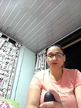 Snapshot of pareja_latina2214 chatting on 03/21/26, 03:55 pareja latina2214 online show from 03/21/26, 03:55