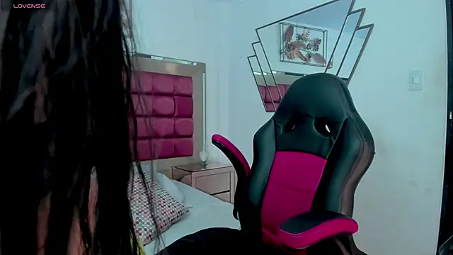 Snapshot of IrisBlume chatting on 02/21/26, 12:06 IrisBlume online show from 02/21/26, 12:06