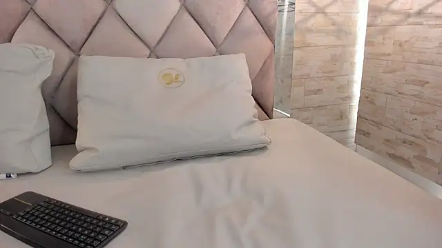 bella novoa online show from 03/10/26, 03:11