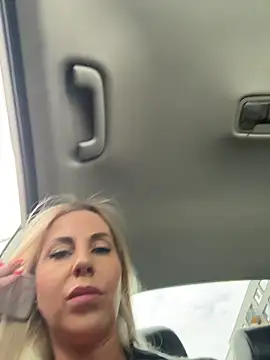 Snapshot of LisaMurr chatting on 04/23/26, 10:03 LisaMurr online show from 04/23/26, 10:03