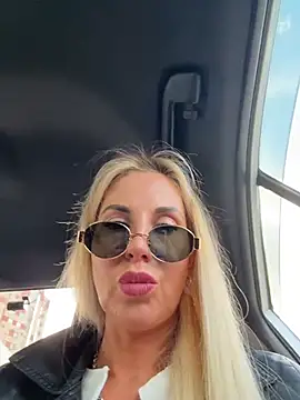 Snapshot of LisaMurr chatting on 04/27/26, 01:31 LisaMurr online show from 04/27/26, 01:31