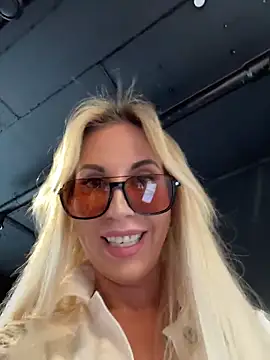 Snapshot of LisaMurr chatting on 05/25/26, 01:06 LisaMurr online show from 05/25/26, 01:06