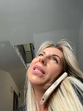 Snapshot of LisaMurr chatting on 05/27/26, 11:51 LisaMurr online show from 05/27/26, 11:51