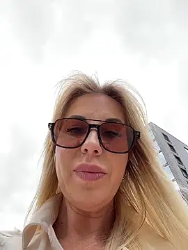 Snapshot of LisaMurr chatting on 06/02/26, 12:29 LisaMurr online show from 06/02/26, 12:29