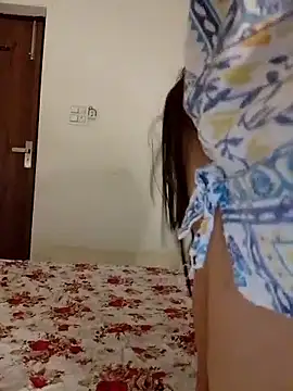 Snapshot of cute_girl_29 chatting on 06/12/26, 04:28 cute girl 29 online show from 06/12/26, 04:28