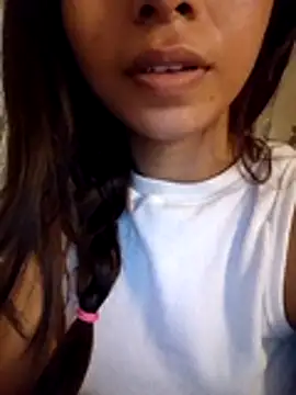 Snapshot of cute_girl_29 chatting on 08/06/26, 08:05 cute girl 29 online show from 08/06/26, 08:05