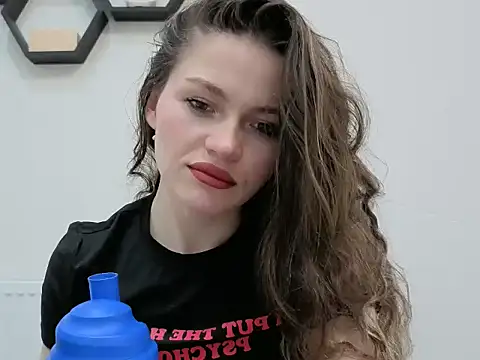 Avelinehowo uwu online show from 03/24/26, 05:51