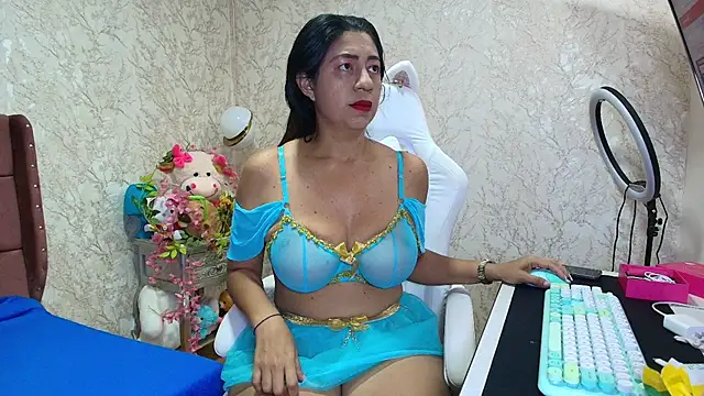 SelinaRussell online show from 05/08/26, 01:44