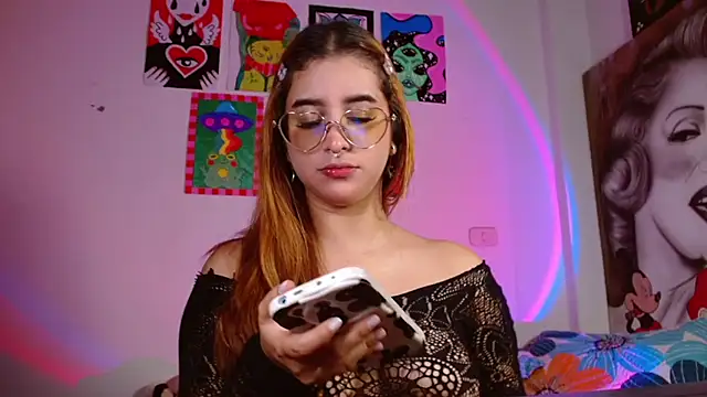 chloe roxy online show from 04/11/26, 04:17