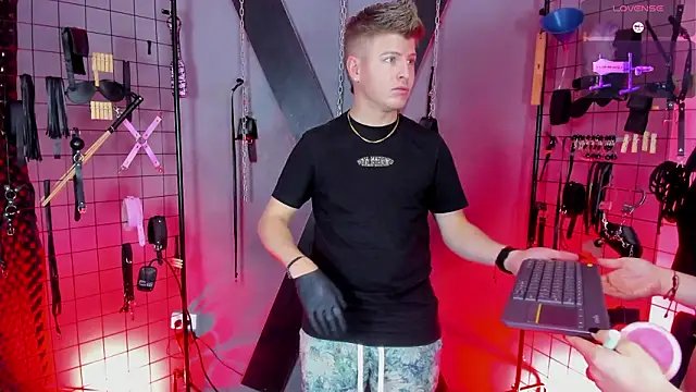 Snapshot of MrJustin_Brianna_BDSM chatting on 02/21/26, 06:53 MrJustin Brianna BDSM online show from 02/21/26, 06:53