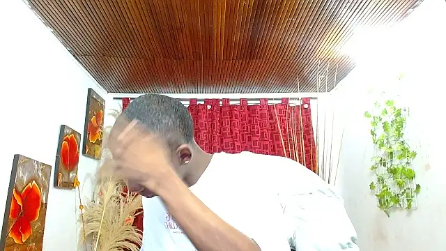 Snapshot of milo018 chatting on 02/25/26, 09:13 milo018 online show from 02/25/26, 09:13