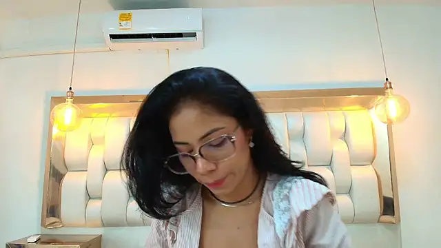 Snapshot of AzulMaveric chatting on 05/11/26, 04:48 AzulMaveric online show from 05/11/26, 04:48