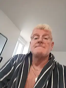 Snapshot of olivbisoumis chatting on 02/18/26, 08:10 olivbisoumis online show from 02/18/26, 08:10