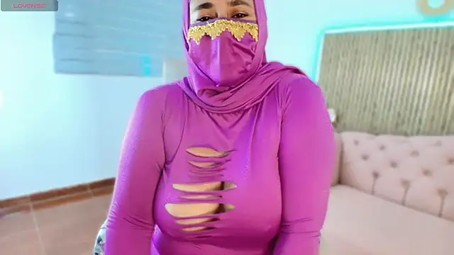 Snapshot of Nadia_Privee chatting on 02/20/26, 05:13 Nadia Privee online show from 02/20/26, 05:13