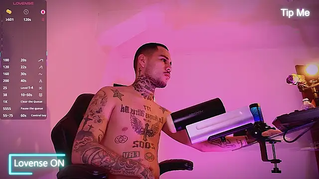 Snapshot of king_of_desire chatting on 03/04/26, 11:27 king of desire online show from 03/04/26, 11:27