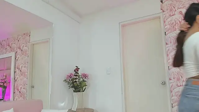 DulceQueen1 online show from 06/03/26, 01:25