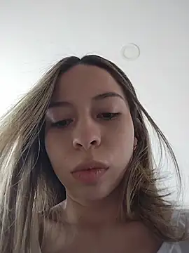 Snapshot of LuuluBerry chatting on 03/15/26, 04:24 LuuluBerry online show from 03/15/26, 04:24