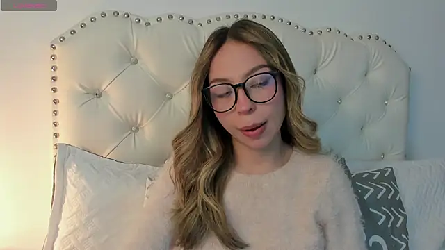 Snapshot of LuuluBerry chatting on 03/21/26, 06:33 LuuluBerry online show from 03/21/26, 06:33