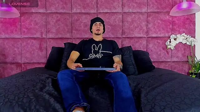 Snapshot of SharonTygaX chatting on 02/19/26, 04:19 SharonTygaX online show from 02/19/26, 04:19