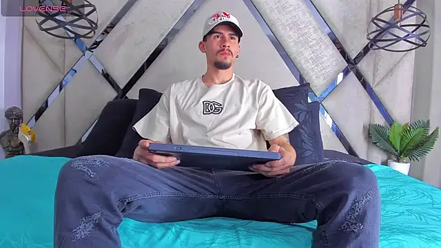 SharonTygaX online show from 04/05/26, 09:23