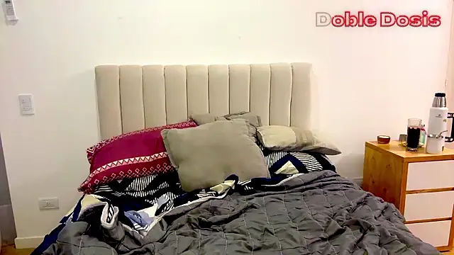 Snapshot of Doble_Dosis chatting on 02/21/26, 01:28 Doble Dosis online show from 02/21/26, 01:28