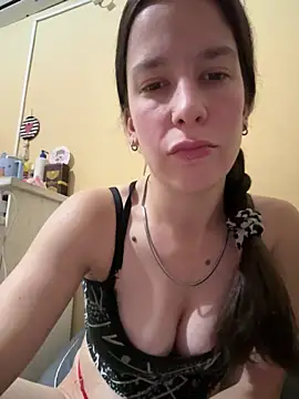 Snapshot of Melu12 chatting on 04/17/26, 10:57 Melu12 online show from 04/17/26, 10:57
