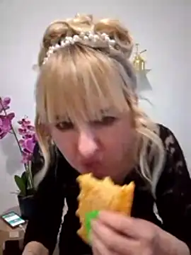 -Nefertiti- online show from 03/02/26, 03:52