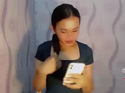 Snapshot of Sofia_Sweetheart18 chatting on 03/03/26, 03:29 Sofia Sweetheart18 online show from 03/03/26, 03:29