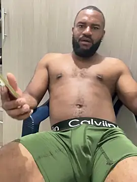 Snapshot of el_guille1 chatting on 02/26/26, 12:42 el guille1 online show from 02/26/26, 12:42